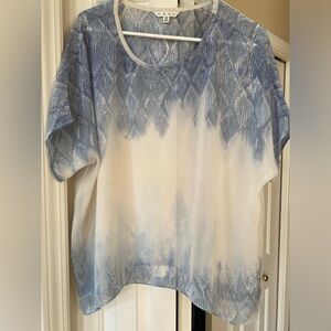 Cool flowy Cabi top